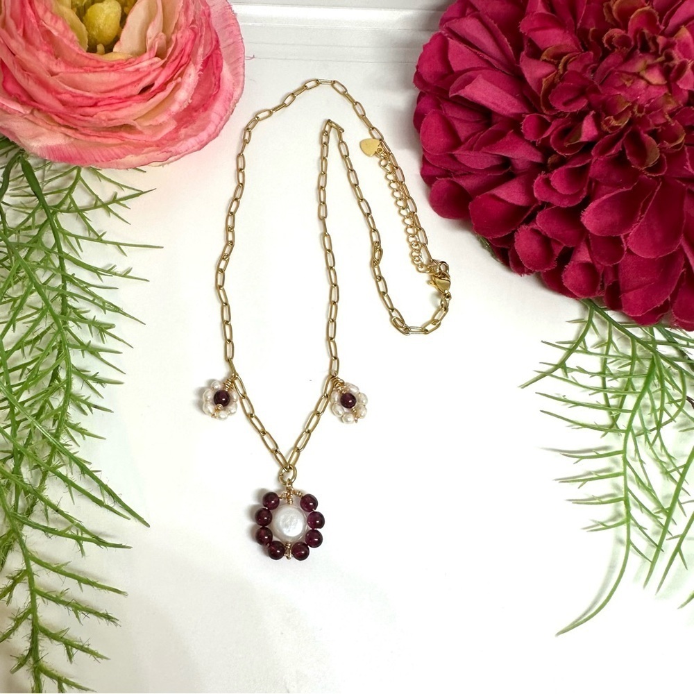 ⚜️Garnet & Freshwater Pearl Flower Charm Necklace - Picture 4 of 7